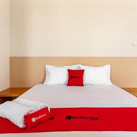 Отель Reddoorz Syariah @ Kebraon Сурабая Экстерьер фото
